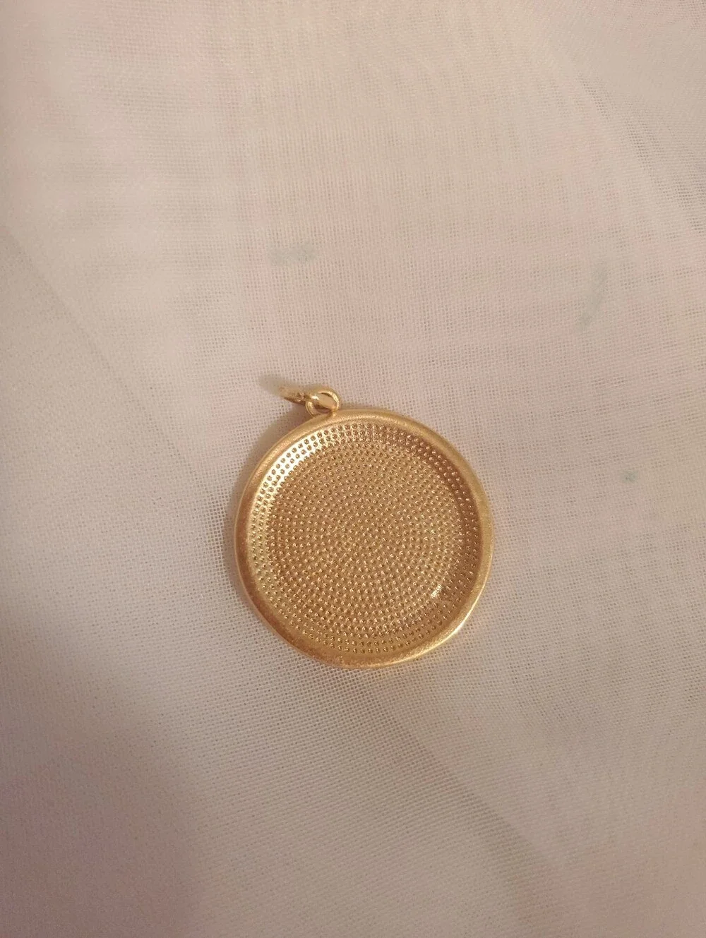 ⚜️GOLD TONE PENDANT/ CHARM   NEW